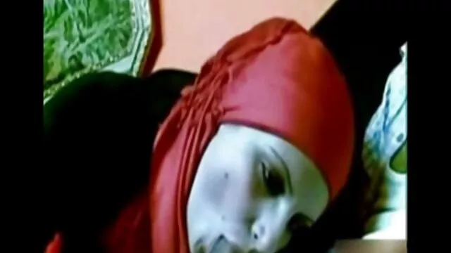 Pociągnął kamień amatorskie filmy porno za darmo obok siebie, a potem wydarł jej usta cipką