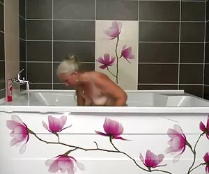 Pijany amatorskie darmowe filmy porno mężczyzna z bananem
