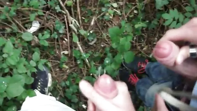 Dał amatorski sex free mojej dziewczynie drinka z bananami.