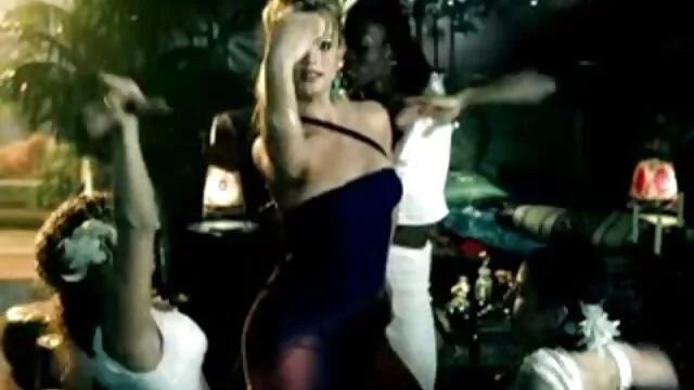 Mężczyzna na swoim stanowisku oszukuje sex amatorski film dzieci w kraba nad morzem