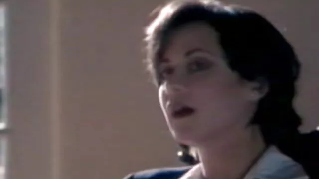 Dziewczyna hurra w darmowe prywatne filmiki erotyczne oknie