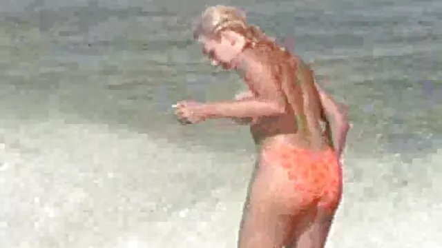 Naga darmowe filmy porno amatorskie w basenie