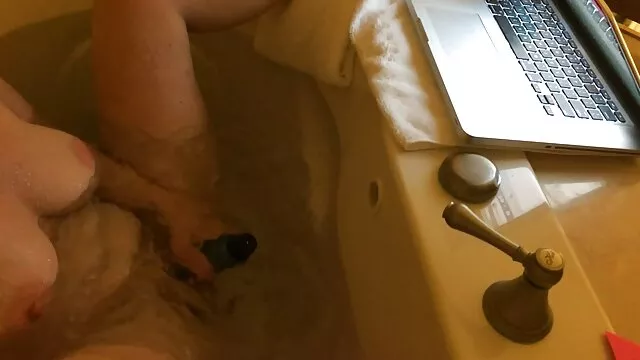 Widzisz zapracowaną amatorski sex free kobietę w okularach