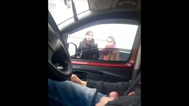 Młody człowiek śpi w mieszkaniu sex amatorski film matki,