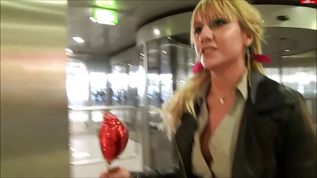 Cholernie pijany. amatorskie darmowe filmy porno