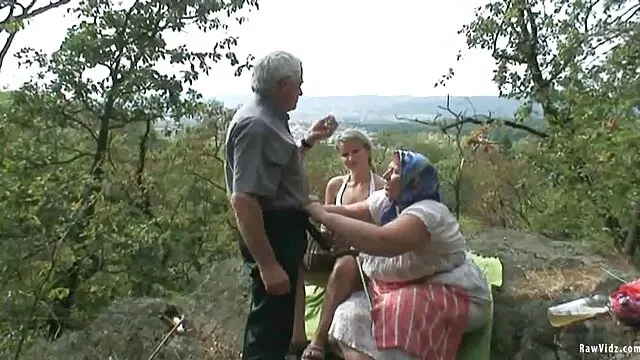 Lekarz bada darmowe amatorskie filmy erotyczne cipkę