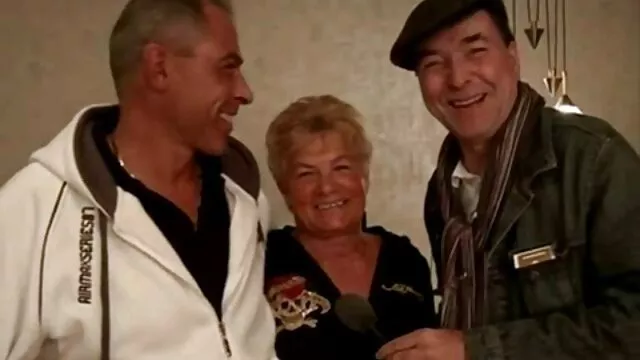 Po masażu moje serce prosi amatorskie darmowe sex filmiki o gówno.